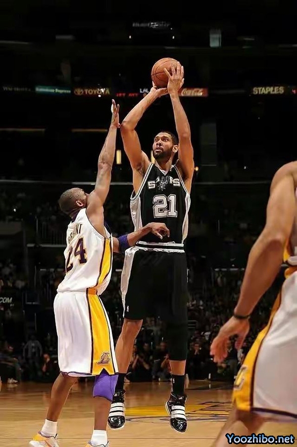 蒂姆-邓肯：NBA75大巨星榜单上的<a href=/lanqiu24/spurs/ target=_blank class=infotextkey>马刺</a>传奇